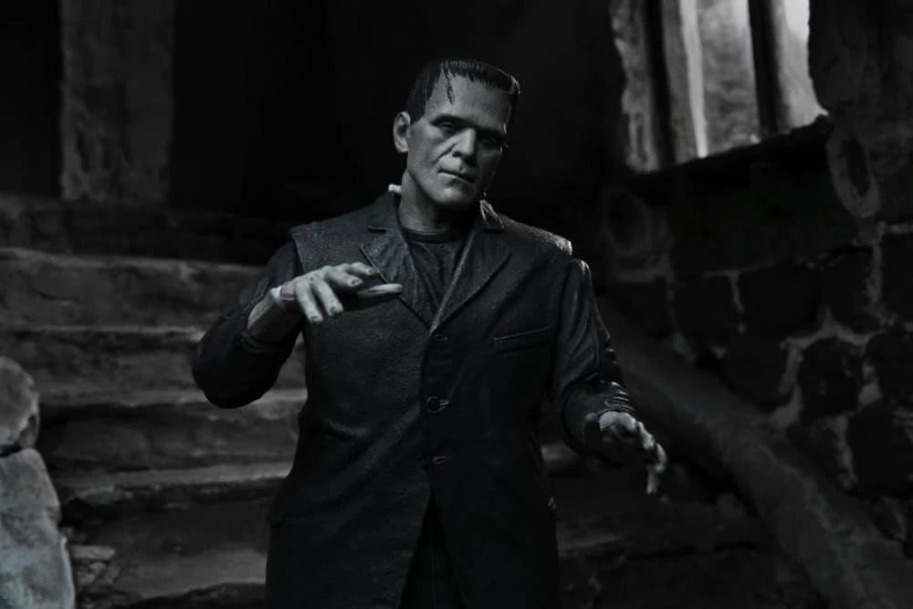 Universal Monsters - Ultimate Frankenstein's Monster (Black & White)