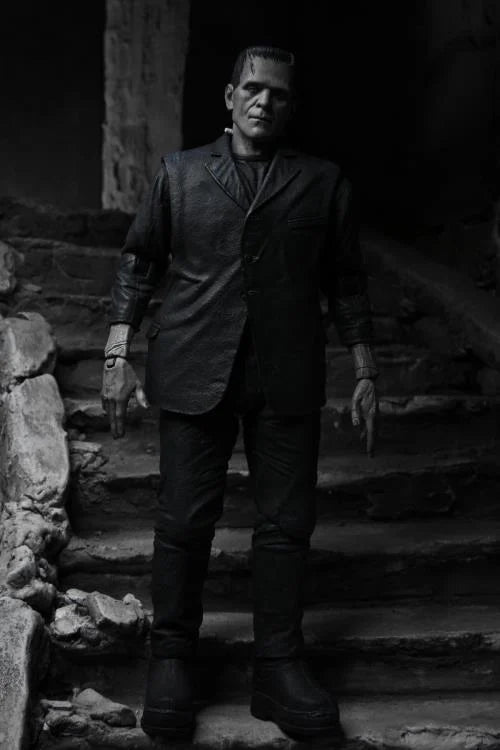 Universal Monsters - Ultimate Frankenstein's Monster (Black & White)
