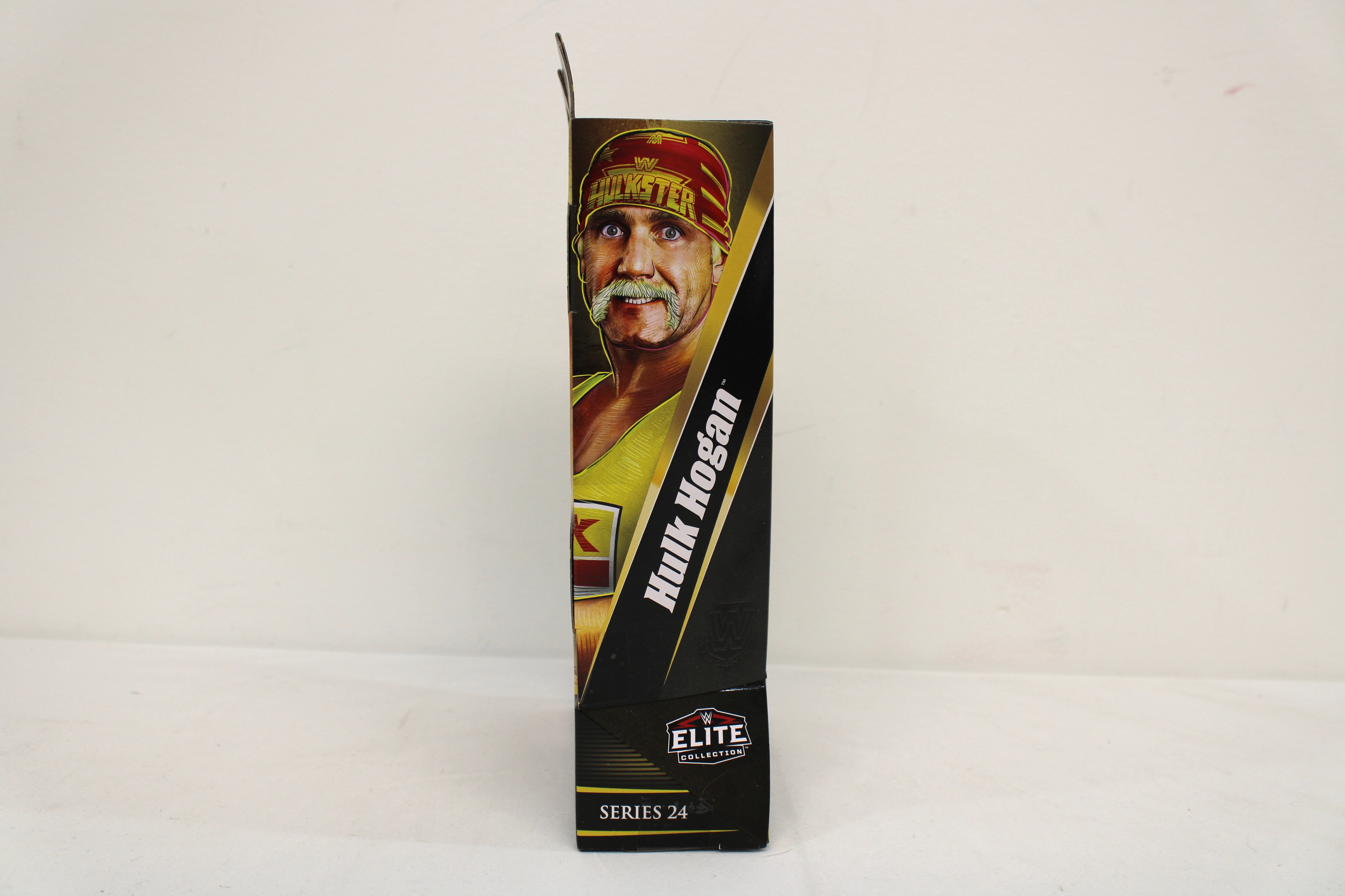 WWE Elite Collection Series 24 Hulk Hogan Action Figure (2024 Mattel) - view 4