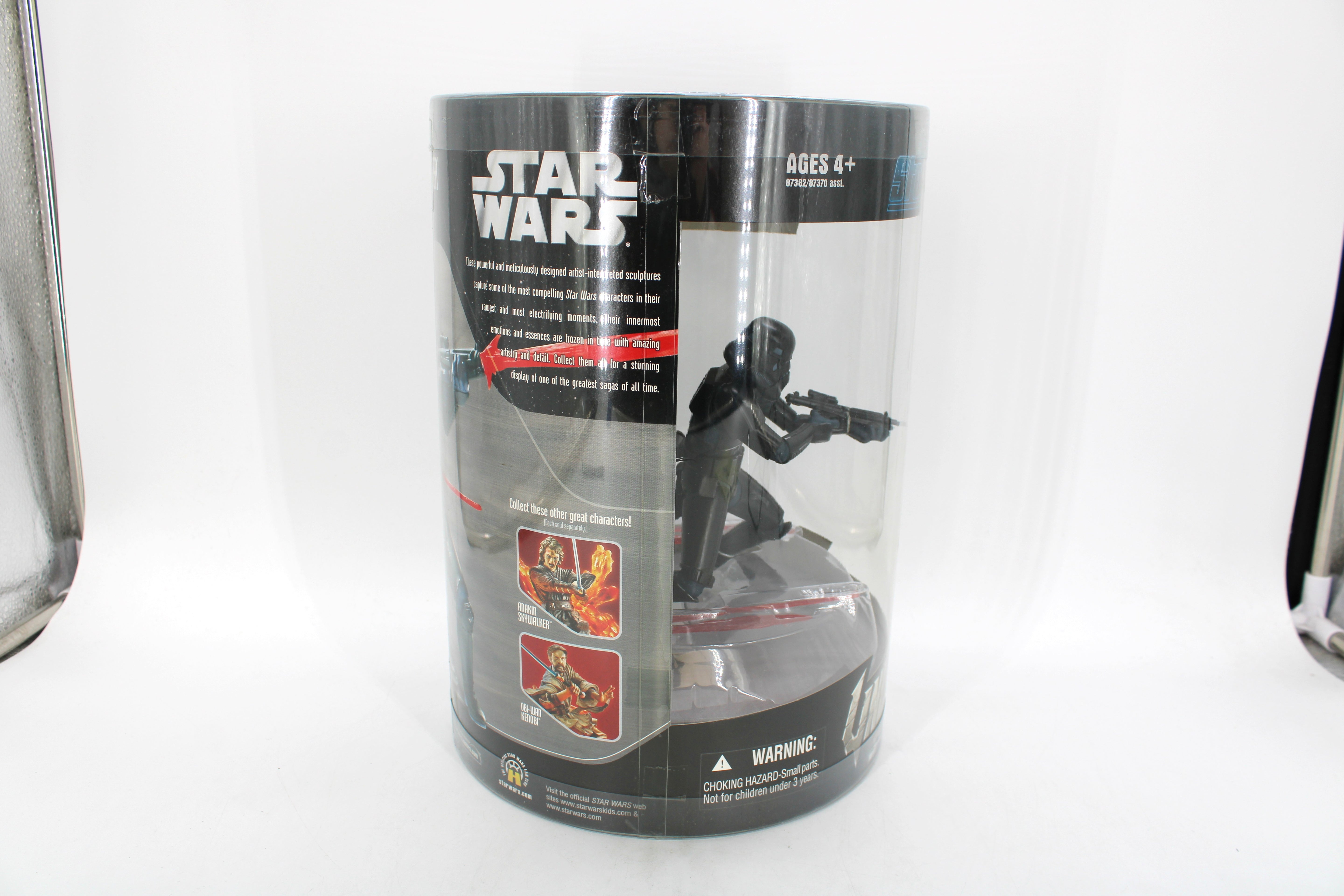 Star Wars Unleashed Shadow Stormtrooper Action Figure (2006) - view 5