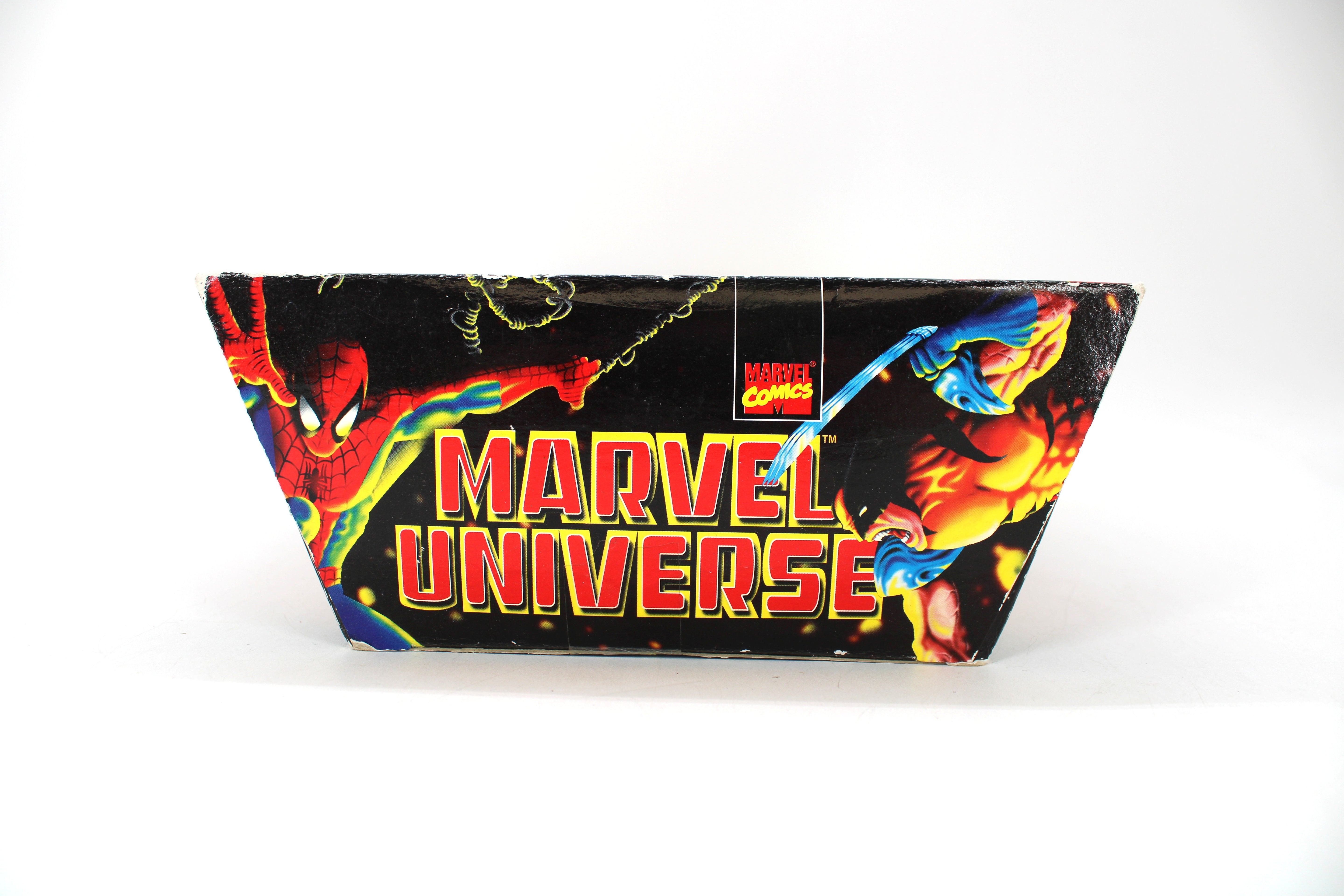 Marvel Universe She-Hulk Action Figure (1997) - view 3