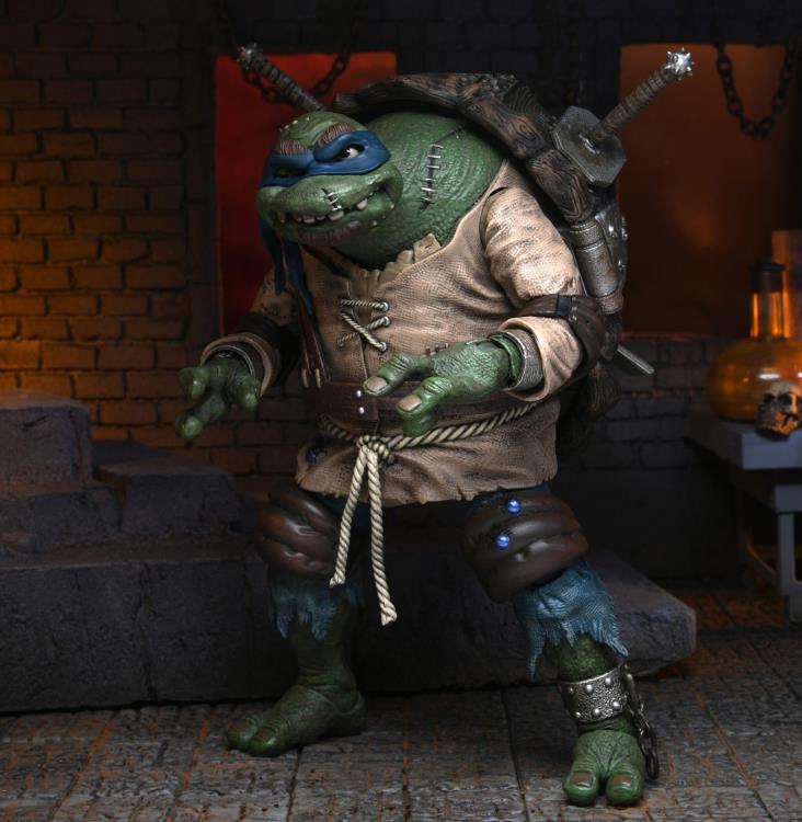 Universal Monsters x Teenage Mutant Ninja Turtles Ultimate Leonardo as The Hunchback
