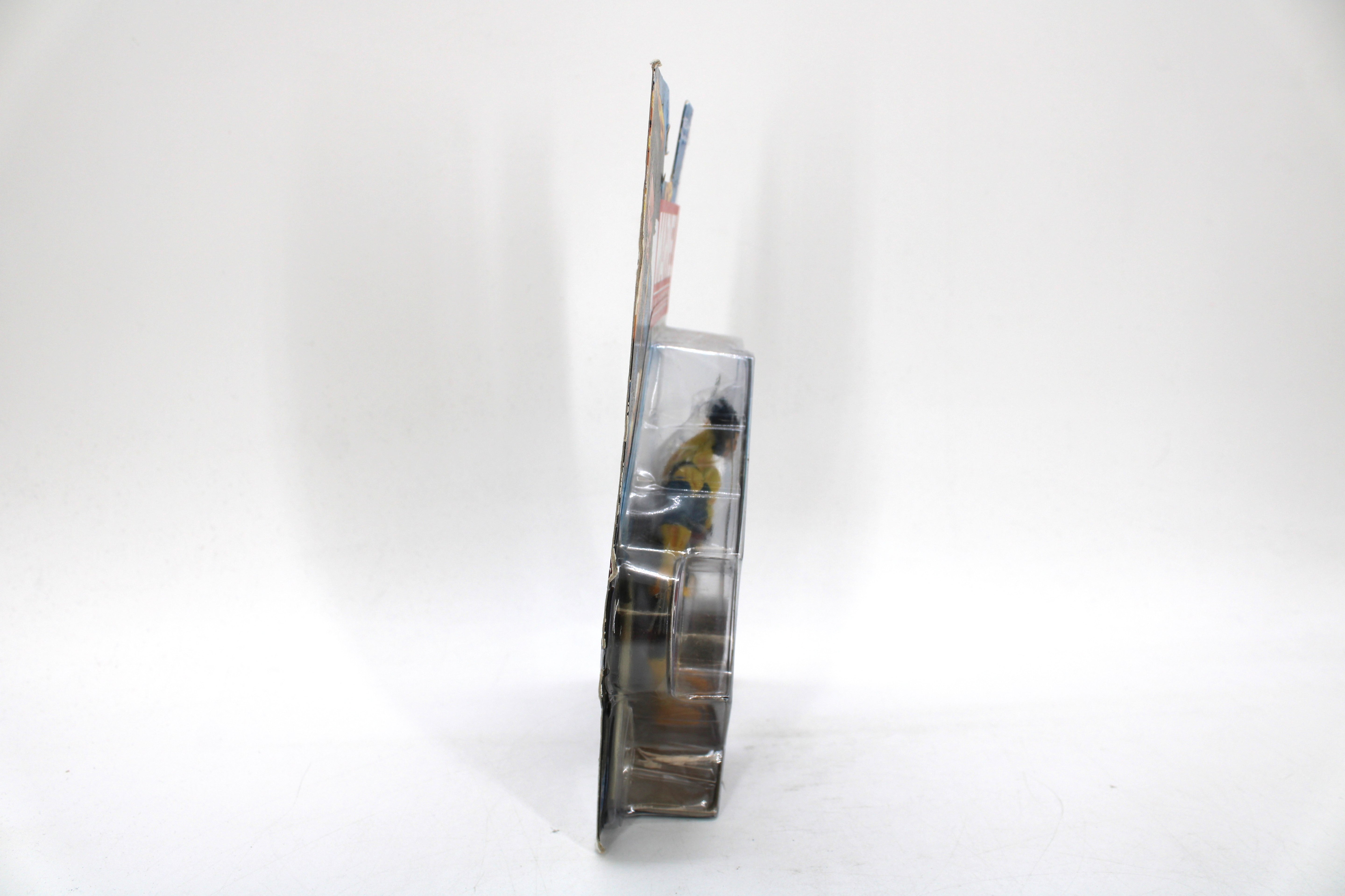 Marvel Universe Wolverine Action Figure (2009 Hasbro) - view 3