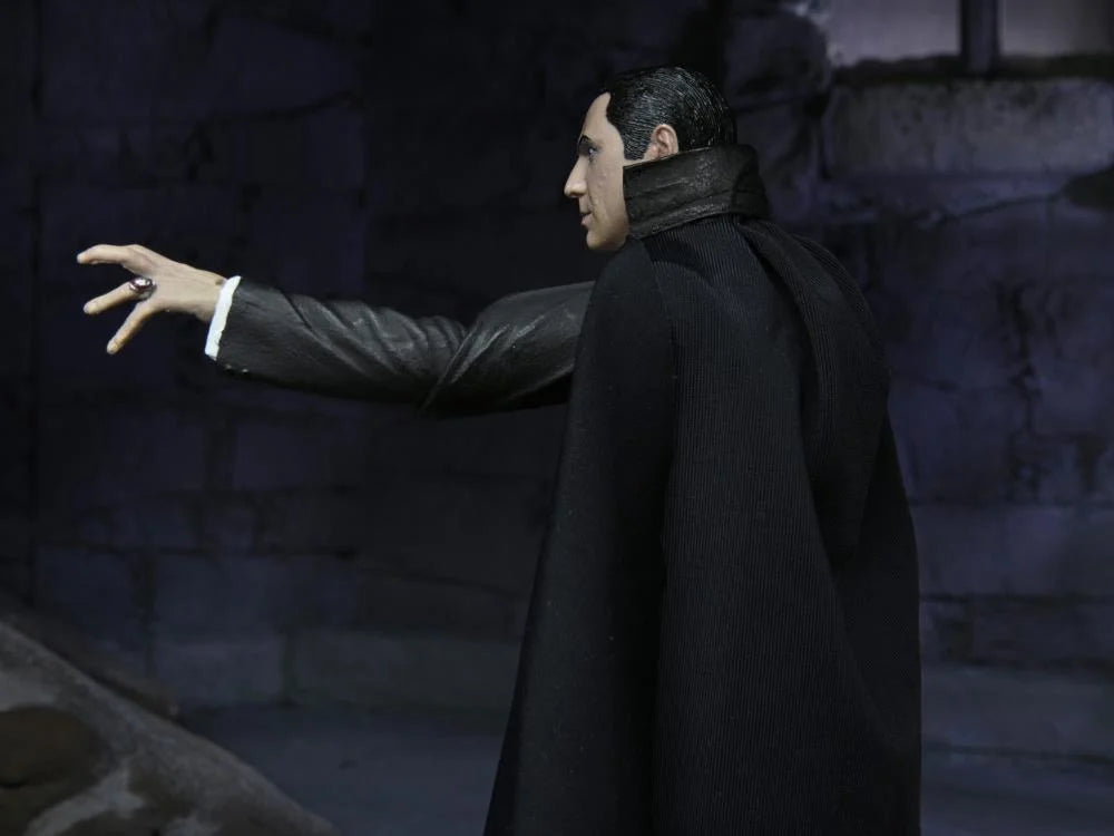 Universal Monsters - Ultimate Dracula (Transylvania) Figure