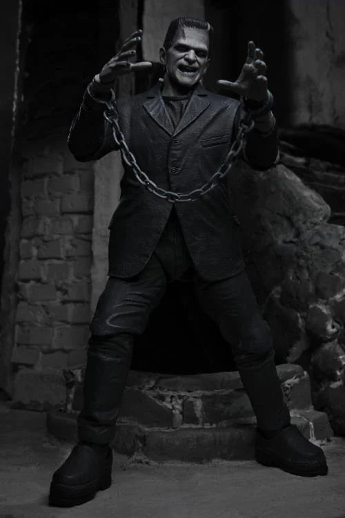 Universal Monsters - Ultimate Frankenstein's Monster (Black & White)