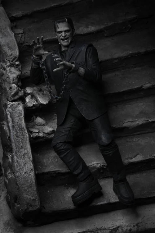 Universal Monsters - Ultimate Frankenstein's Monster (Black & White)