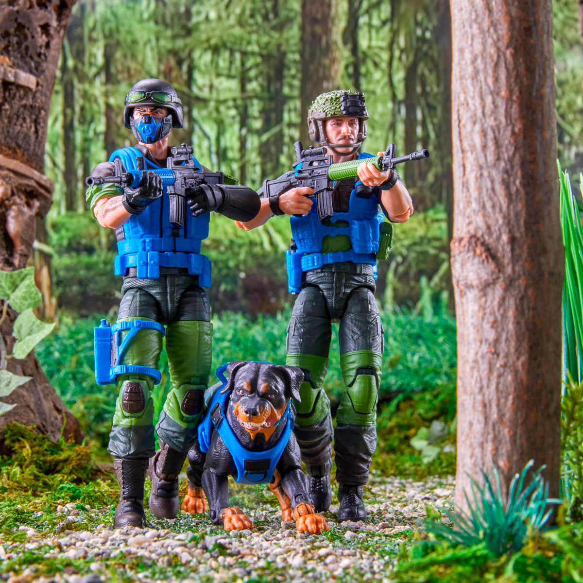 Mad Marauders Footloose Mutt Junkyard GI Joe Classified 6-Inch — Front View Forest Aiming Pose