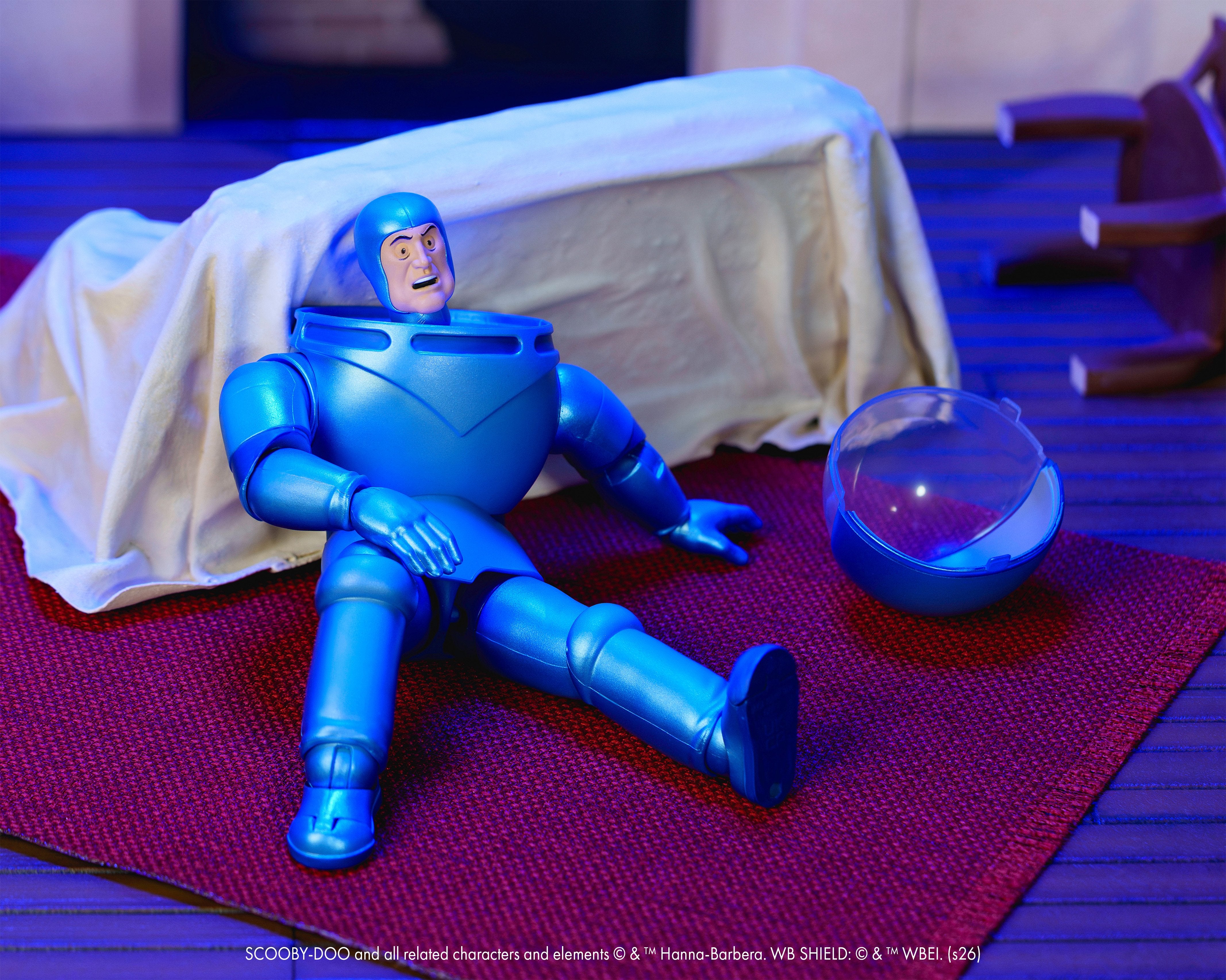 Space Kook Scooby-Doo 1/12 Scale 6-Inch — Seated Articulation Pose with Detached Helmet Beside Figure