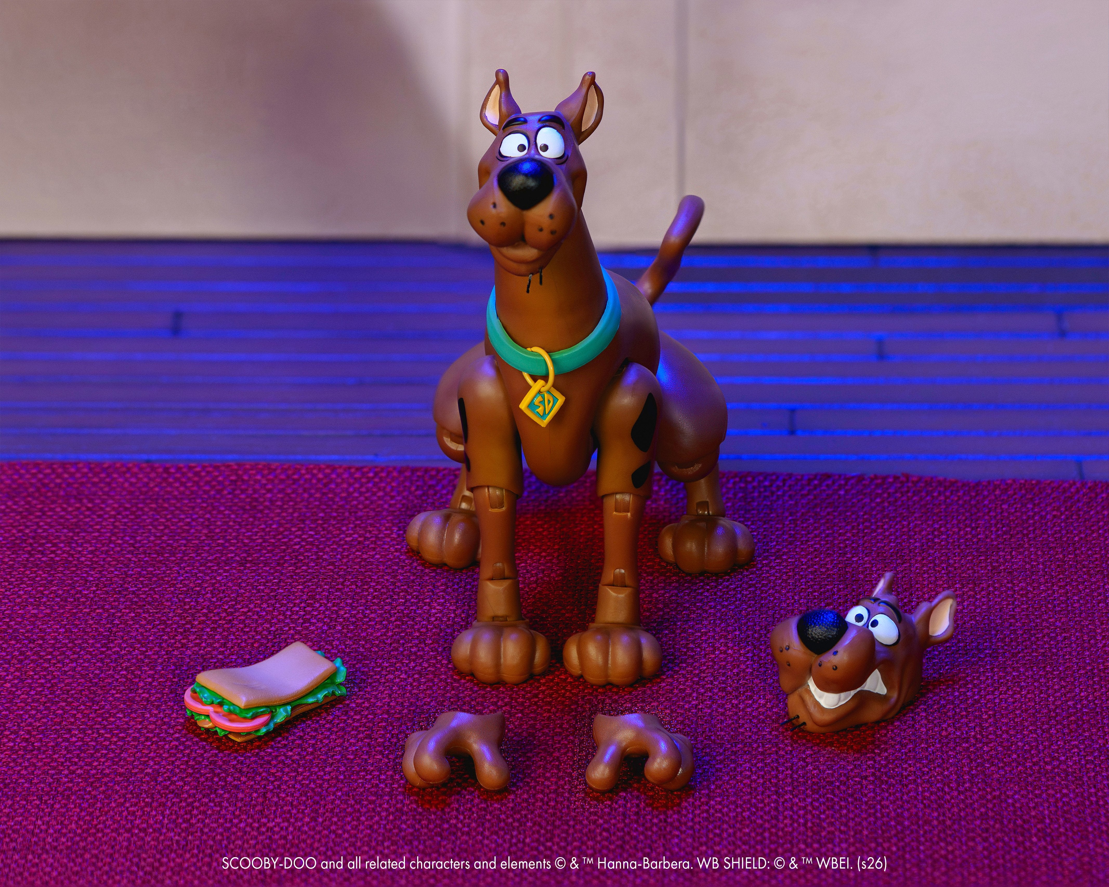 Scooby-Doo Scooby-Doo 1/12 Scale 6-Inch Action Figure — Contents Display with Alternate Hands, Alternate Head, and Sandwich Accessory
