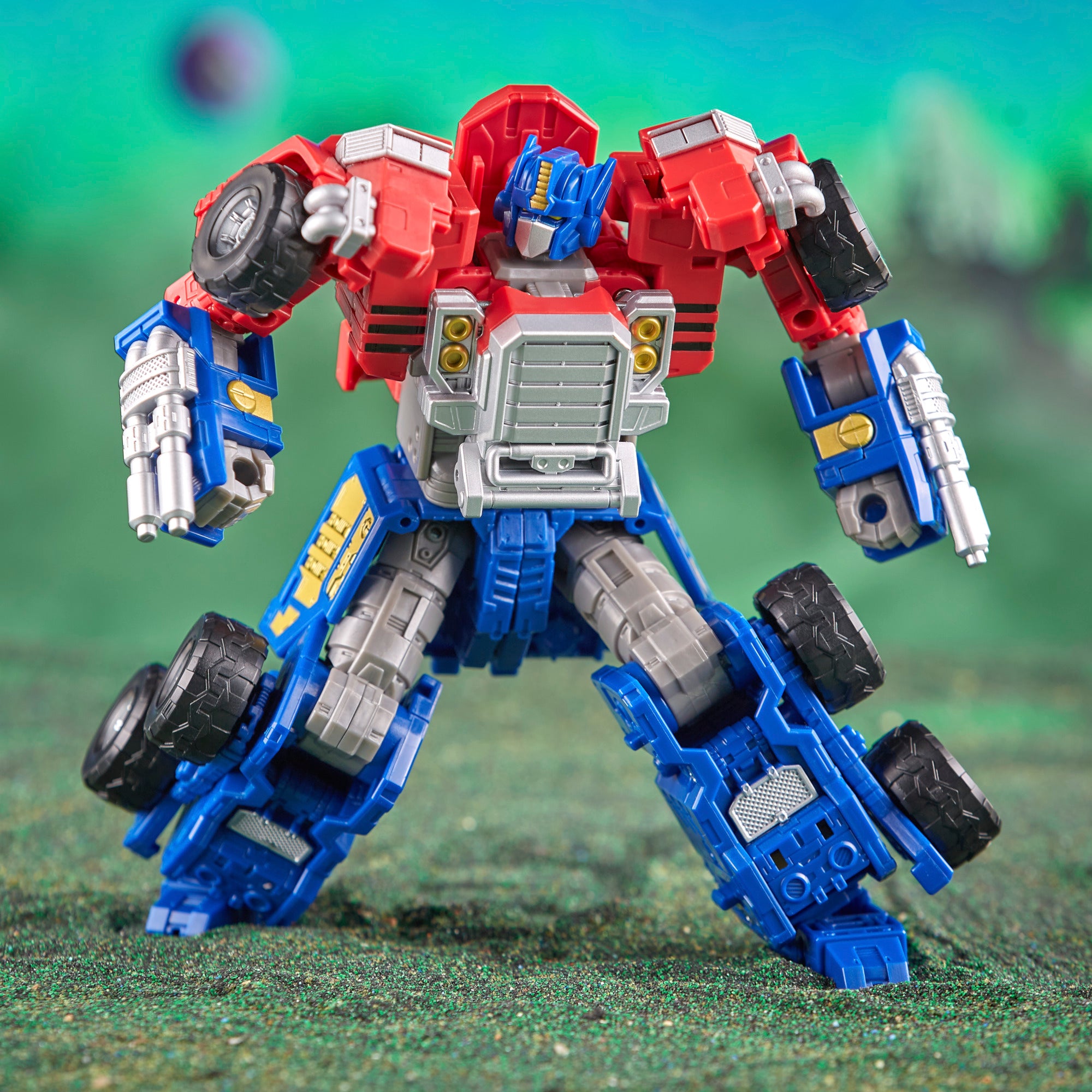 Armada Universe Optimus Prime Legacy Evolution Commander — Secondary Robot Mode Articulation Pose