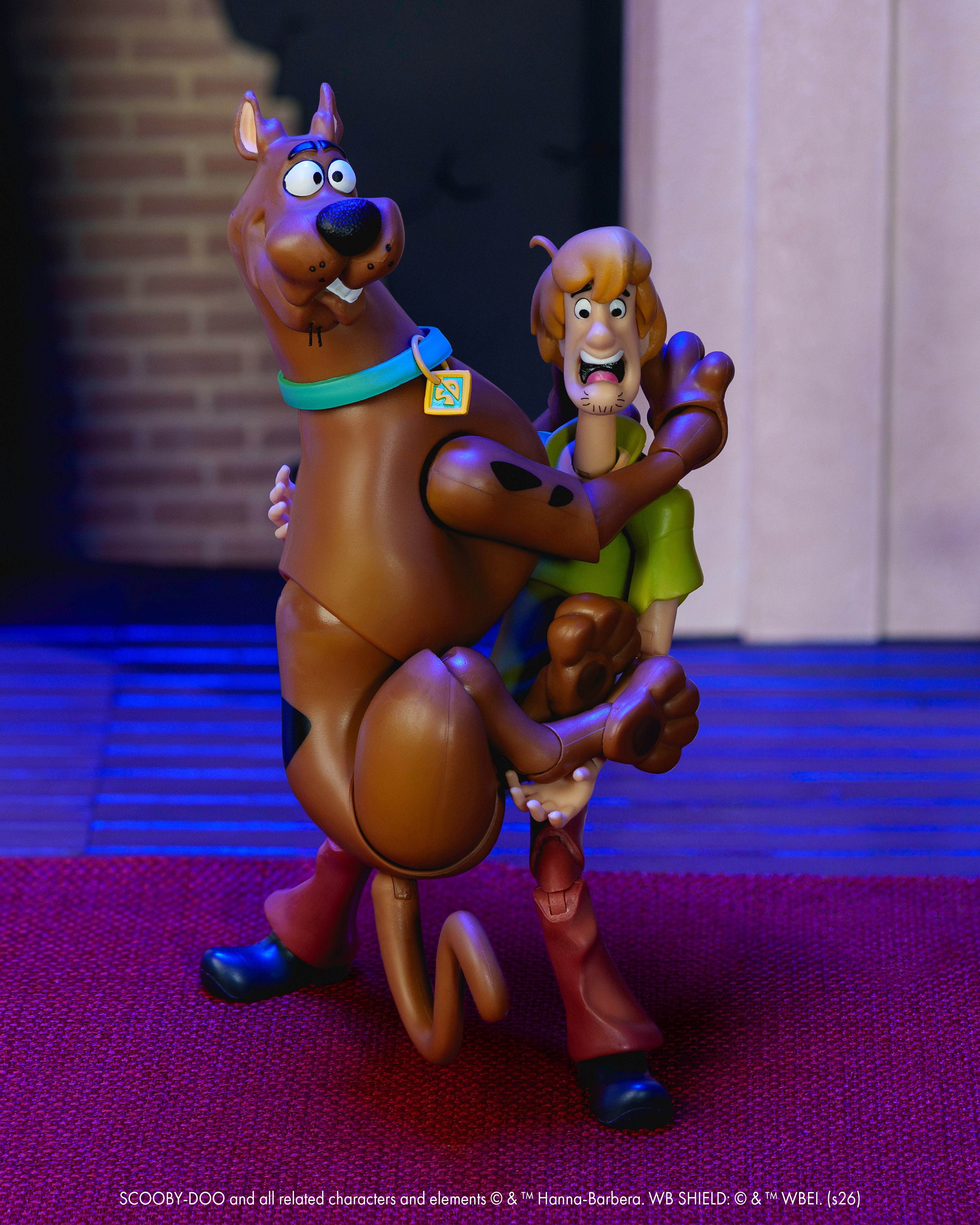 Scooby-Doo Scooby-Doo 1/12 Scale Action Figure — Scooby and Shaggy Scared Pose with Figure Detail