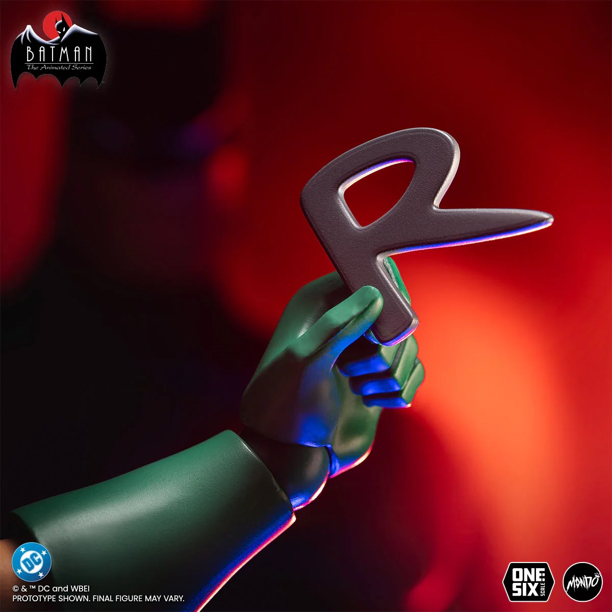 Robin Batman Animated Series Mondo 1:6 Figure — R-Shaped Batarang Accessory Close-Up