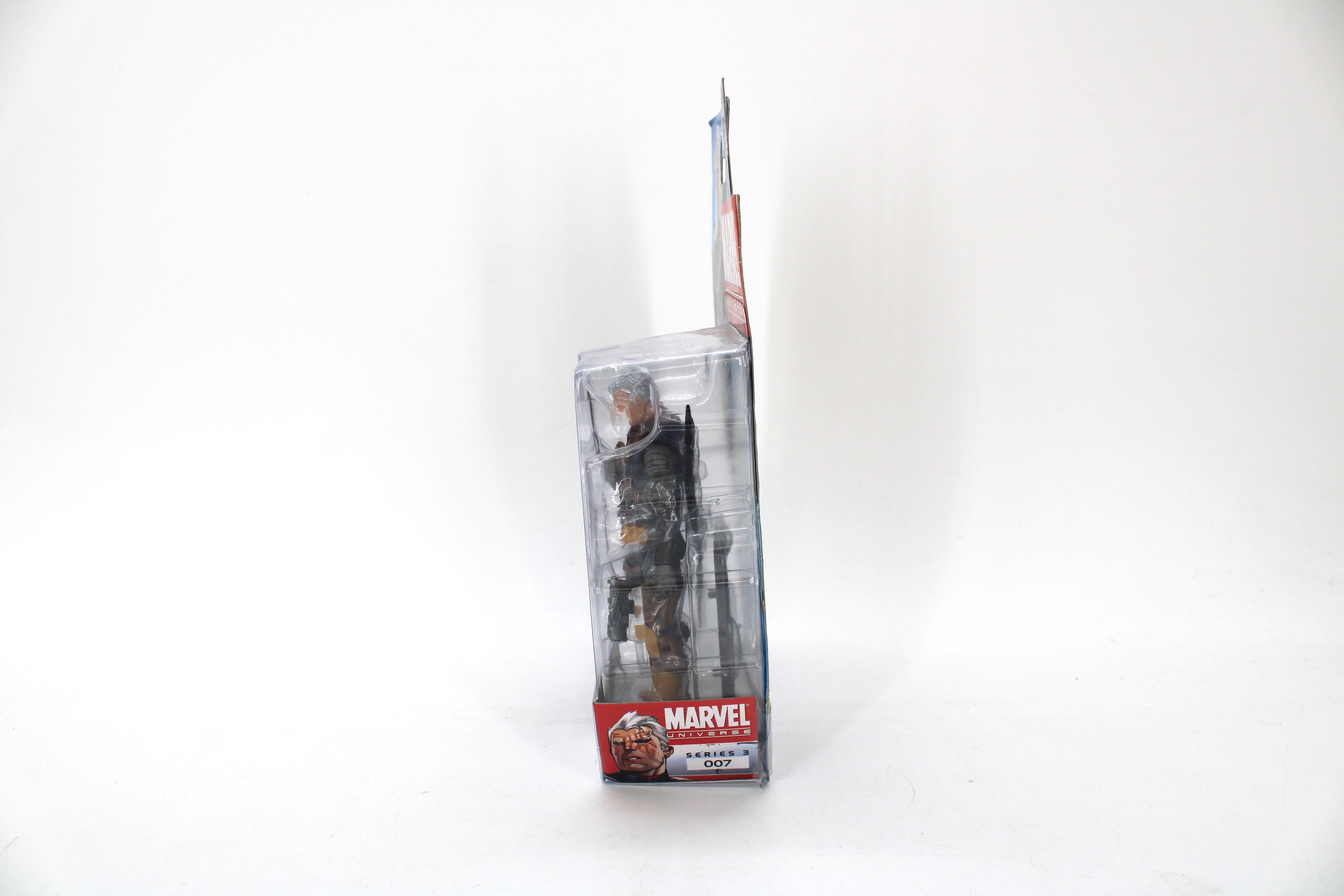 Marvel Universe Cable Action Figure (2011 Hasbro) - view 4