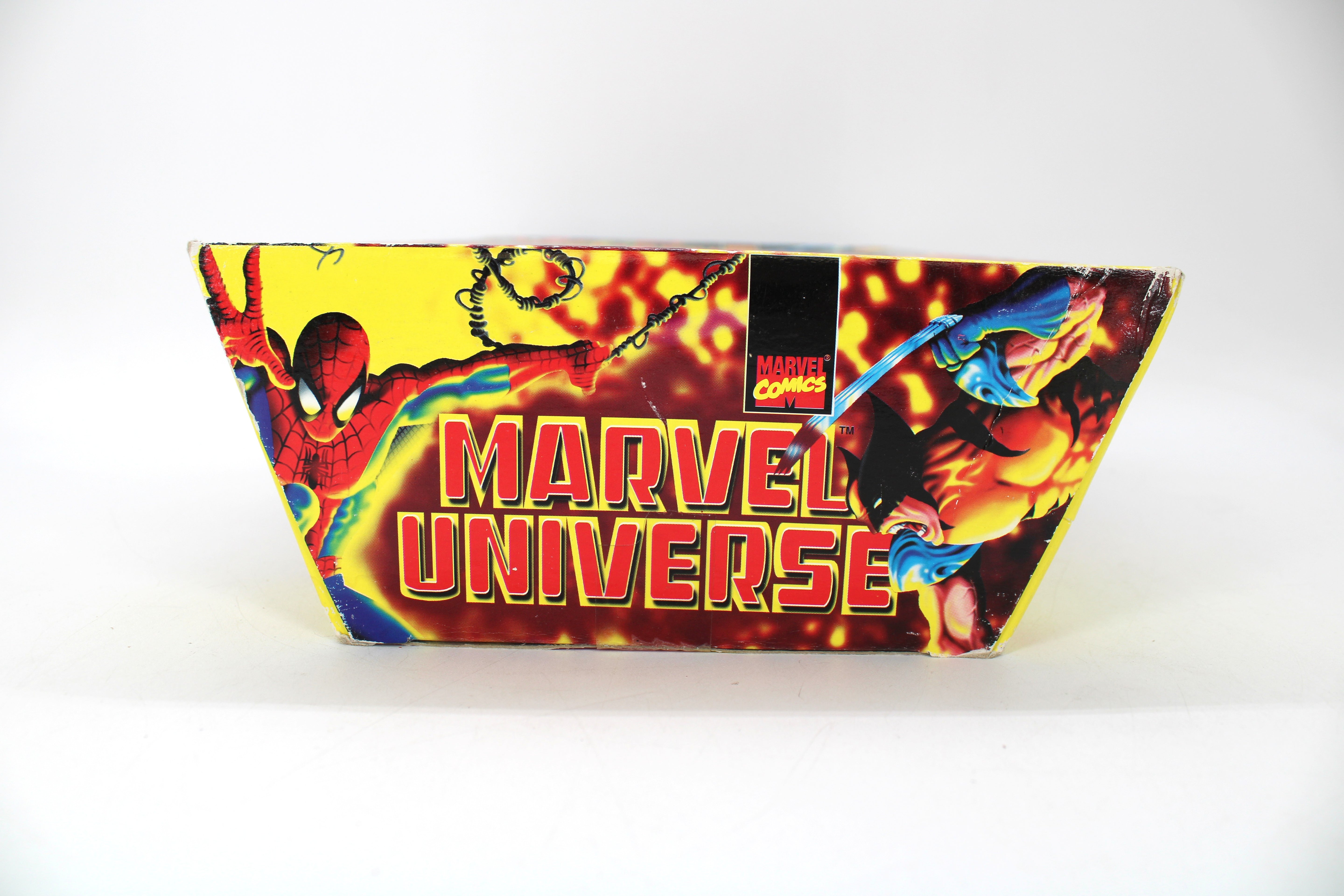 Marvel Universe She-Hulk Action Figure (1997) - view 6