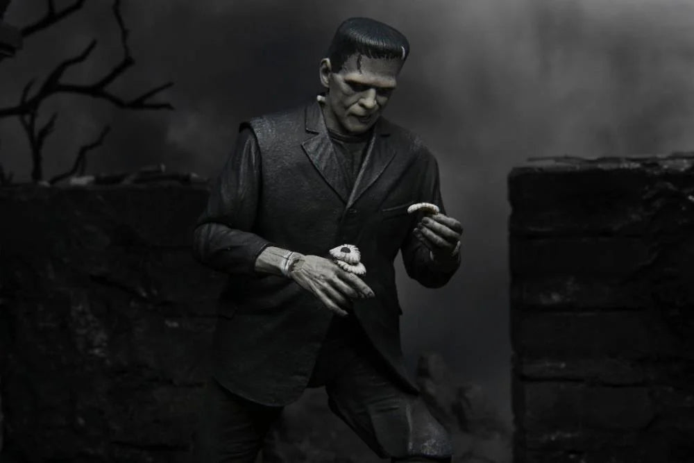 Universal Monsters - Ultimate Frankenstein's Monster (Black & White)