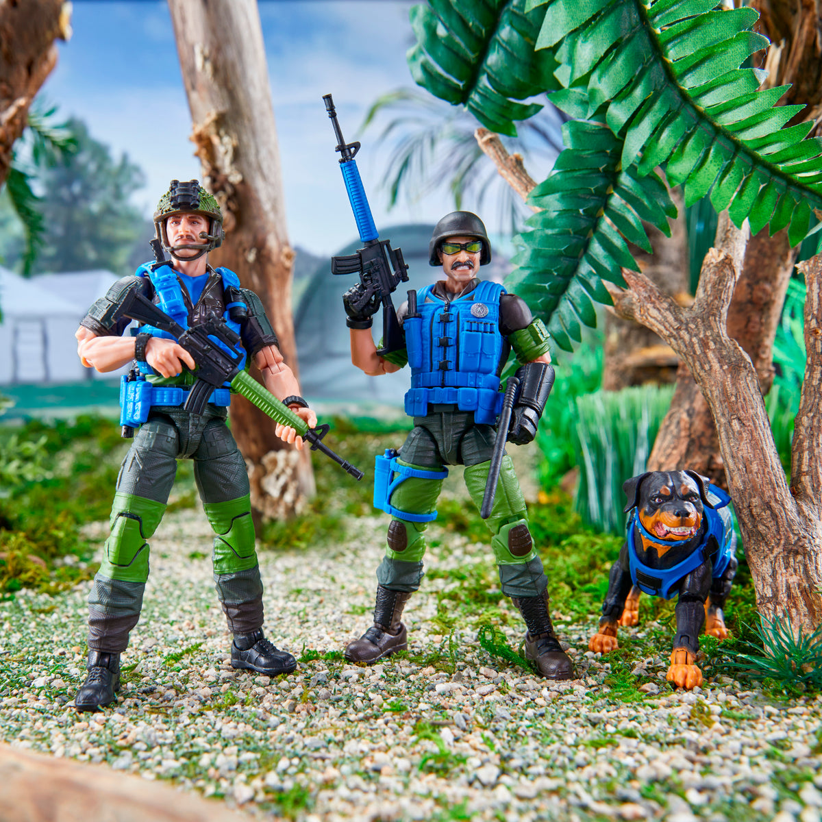 Mad Marauders Footloose Mutt Junkyard GI Joe Classified 6-Inch Three-Pack — Side View with Assault Rifles