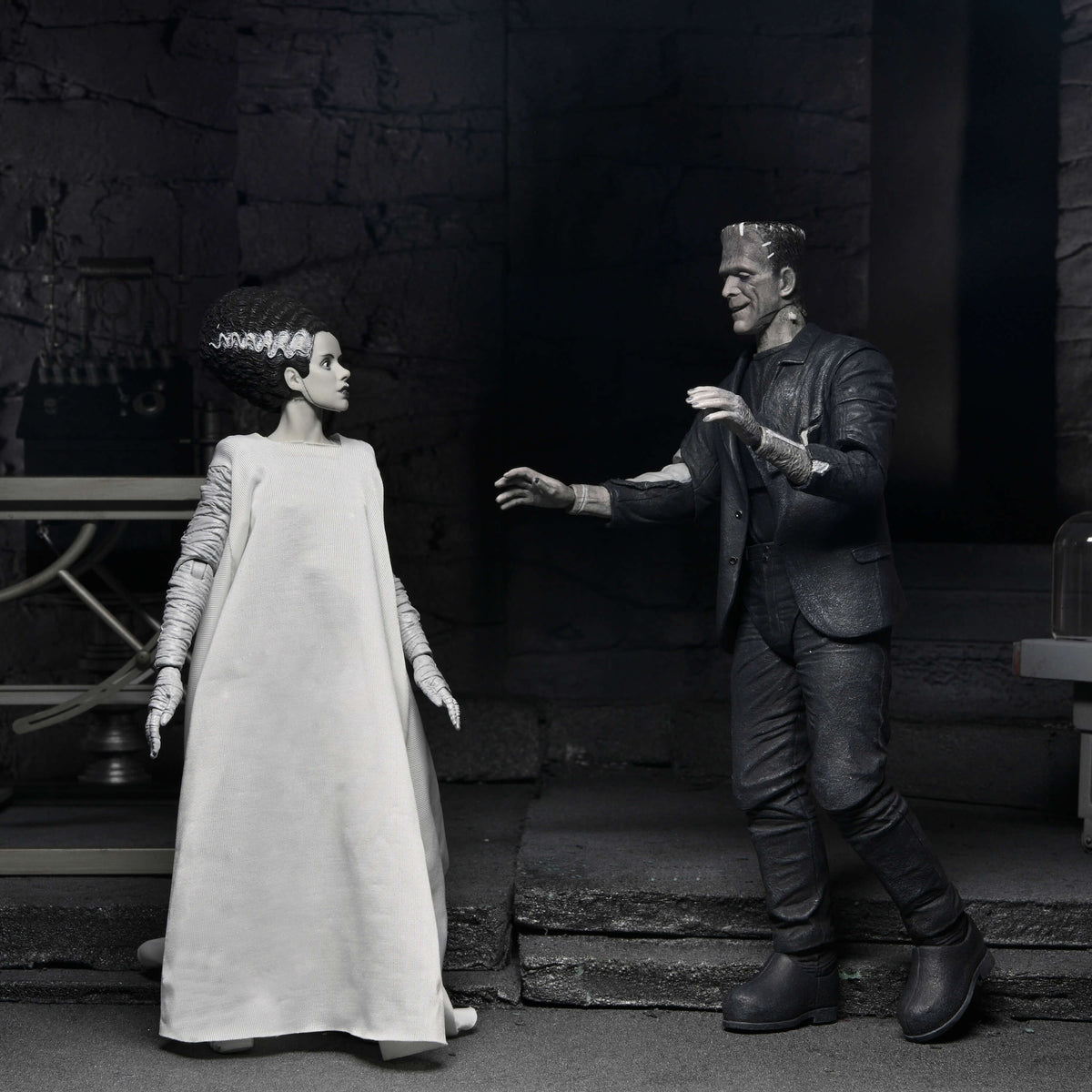 Bride of Frankenstein Universal Monsters 7-Inch Two-Pack — Monster Reaching Toward Bride Pose