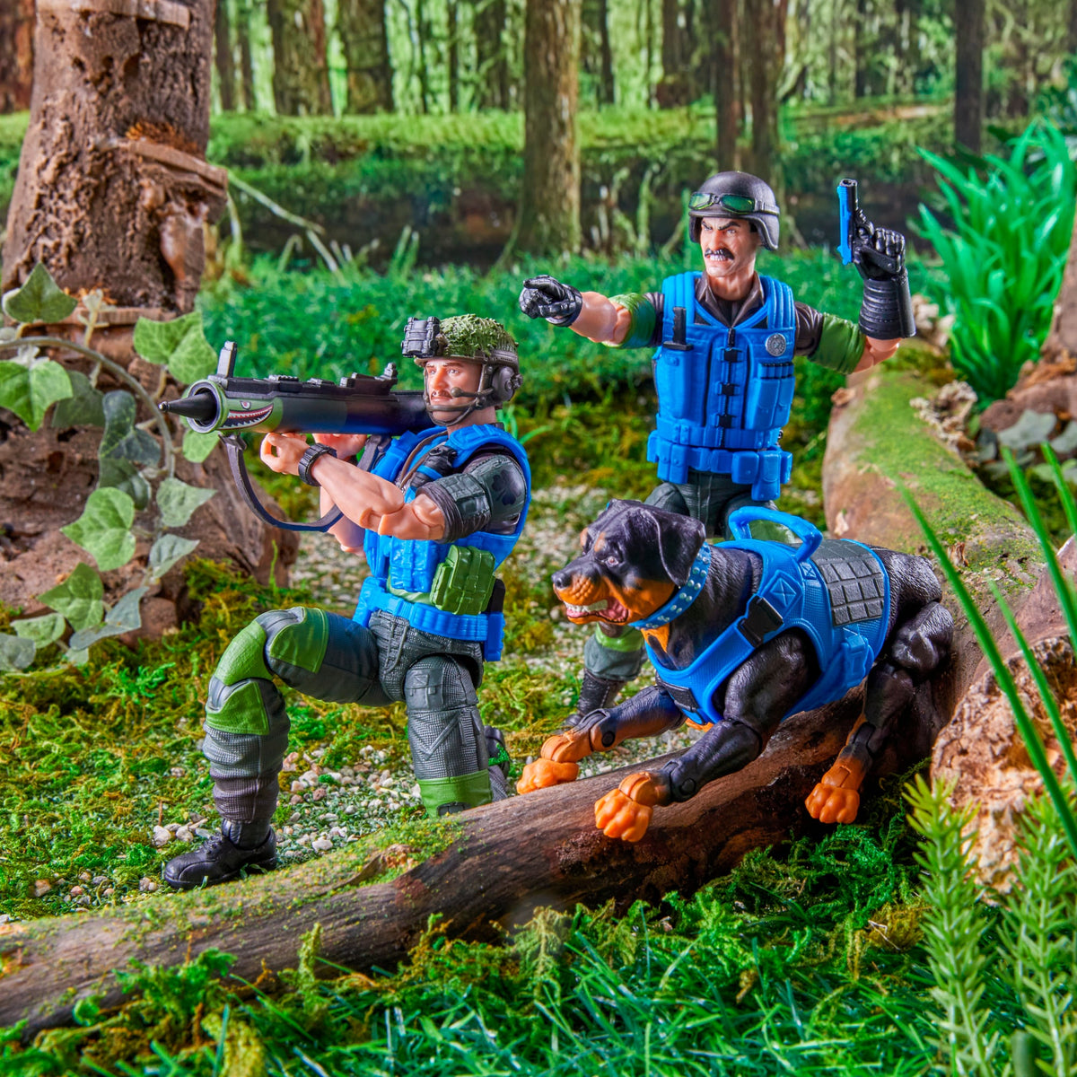 Mad Marauders Footloose Mutt Junkyard GI Joe Classified 6-Inch — Articulation Pose Forest Setting