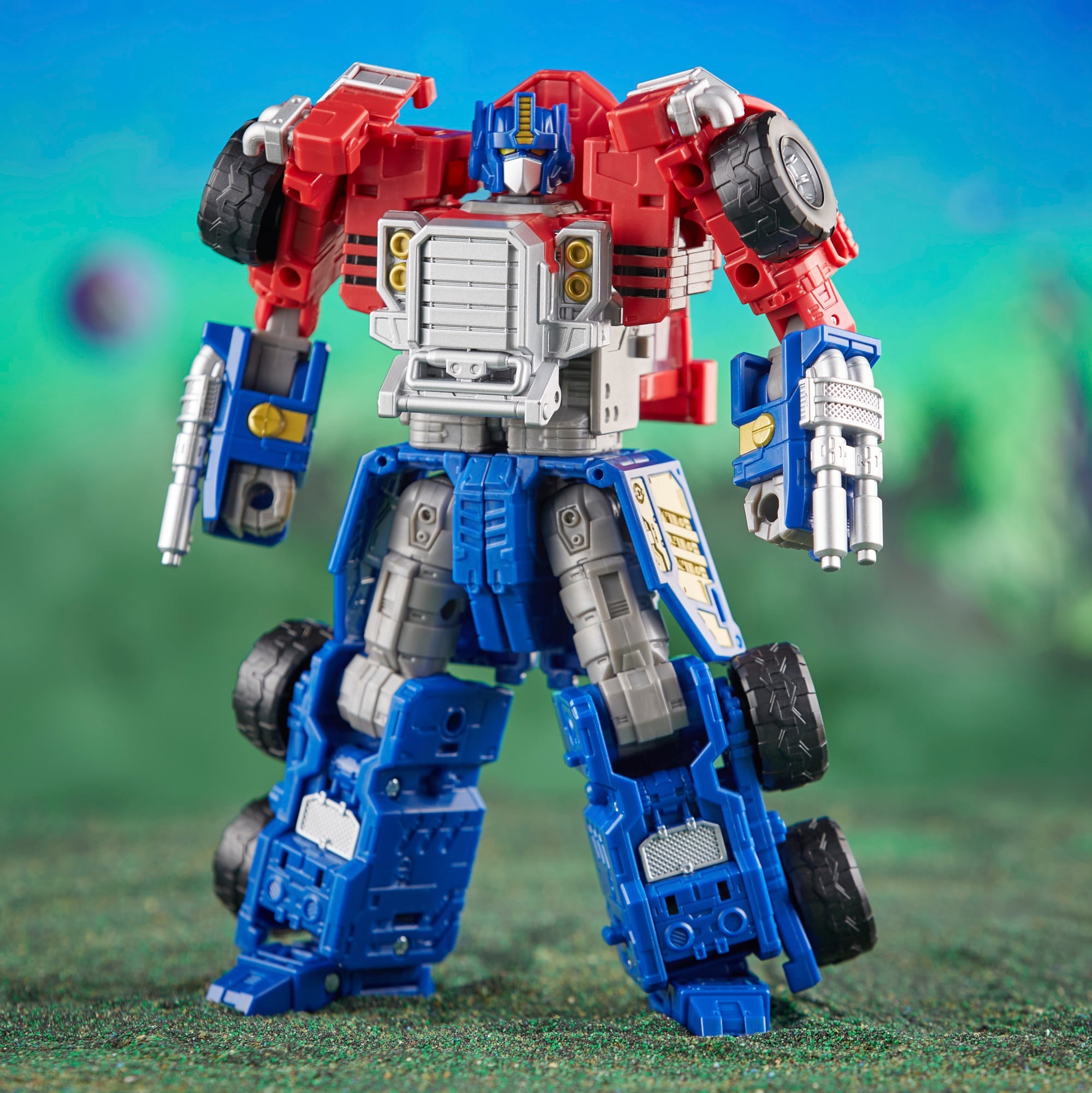 Armada Universe Optimus Prime Legacy Evolution Commander — Secondary Robot Mode Front View