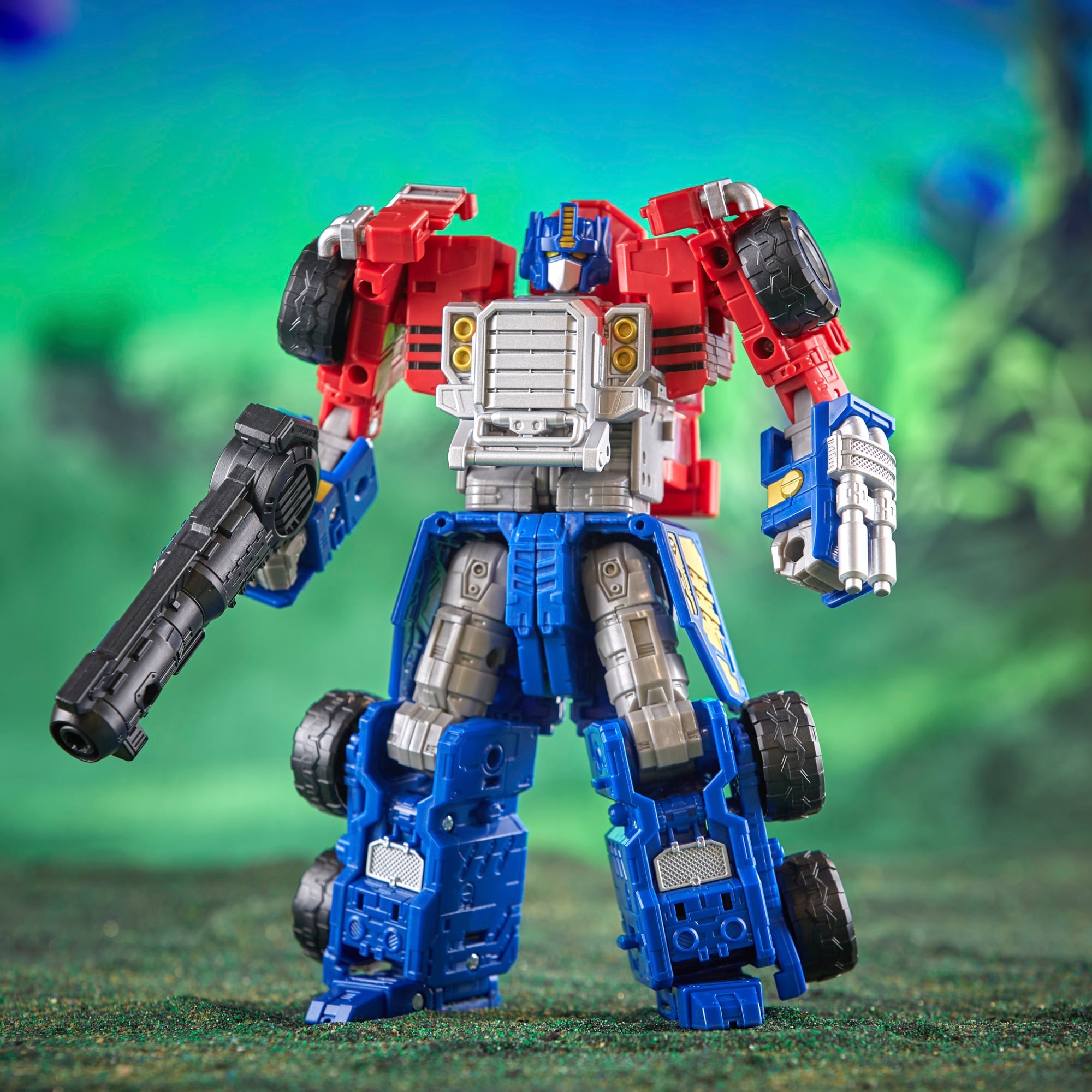 Armada Universe Optimus Prime Legacy Evolution Commander — Secondary Robot Mode with Ion Cannon Front View