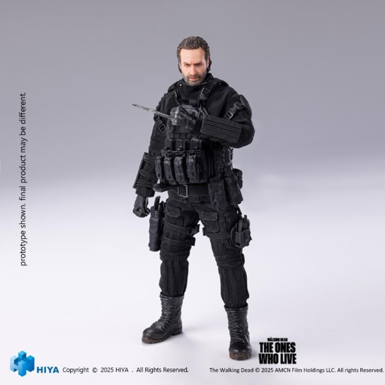 Rick Grimes Exquisite Super 1/12 Figure — Figure Detail Holding Sword