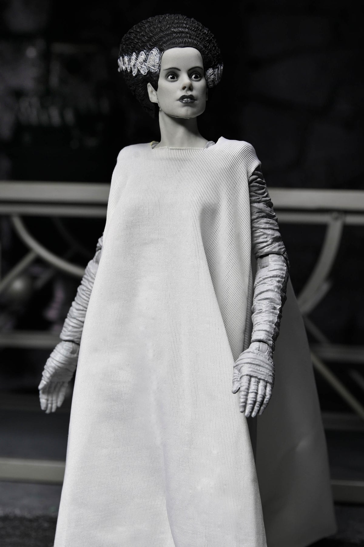 Bride of Frankenstein Universal Monsters 7-Inch 2-Pack — Bride Figure Detail View Soft Goods Robe