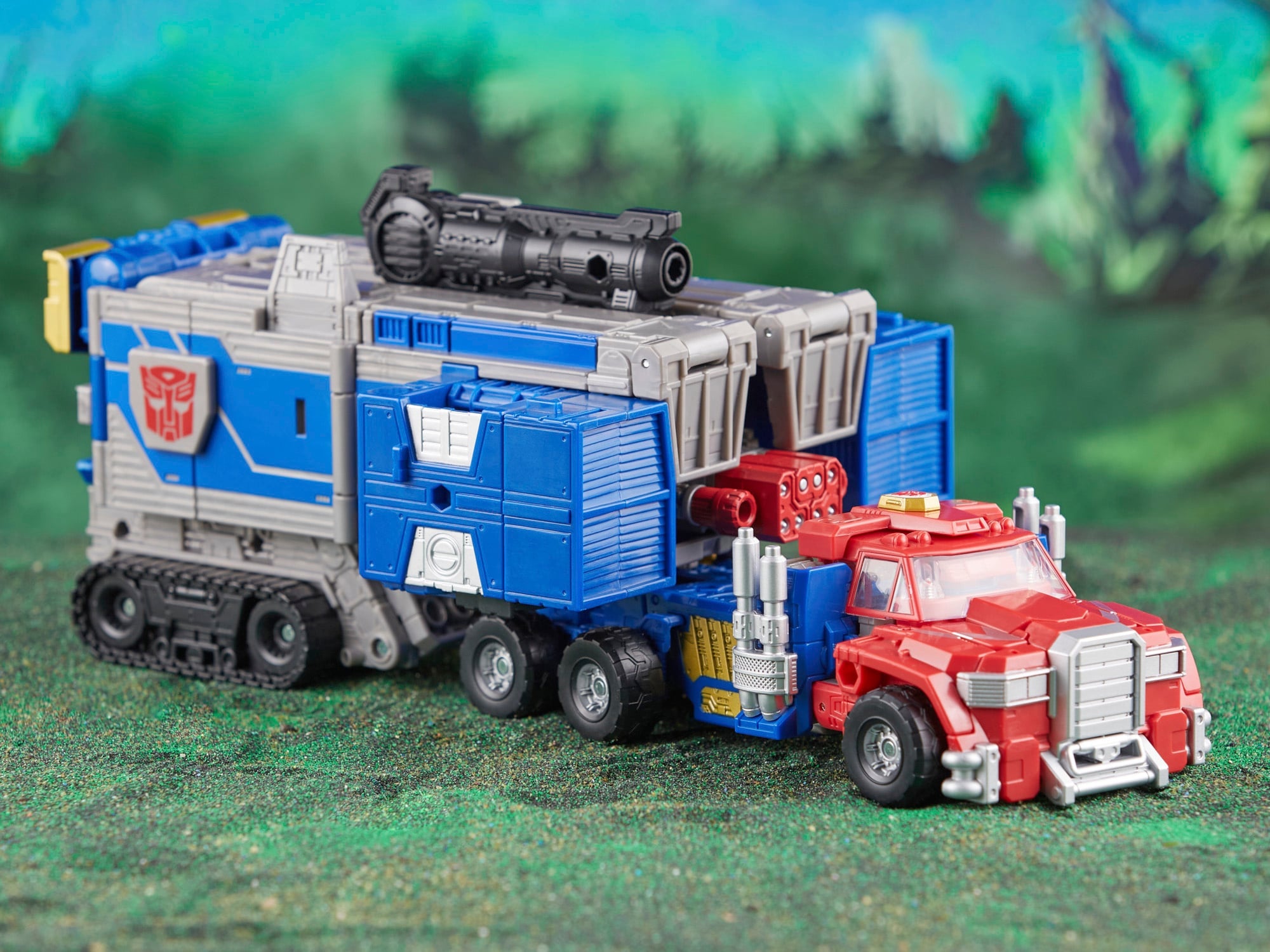 Armada Universe Optimus Prime Legacy Evolution Commander — Truck Mode with Trailer Side View