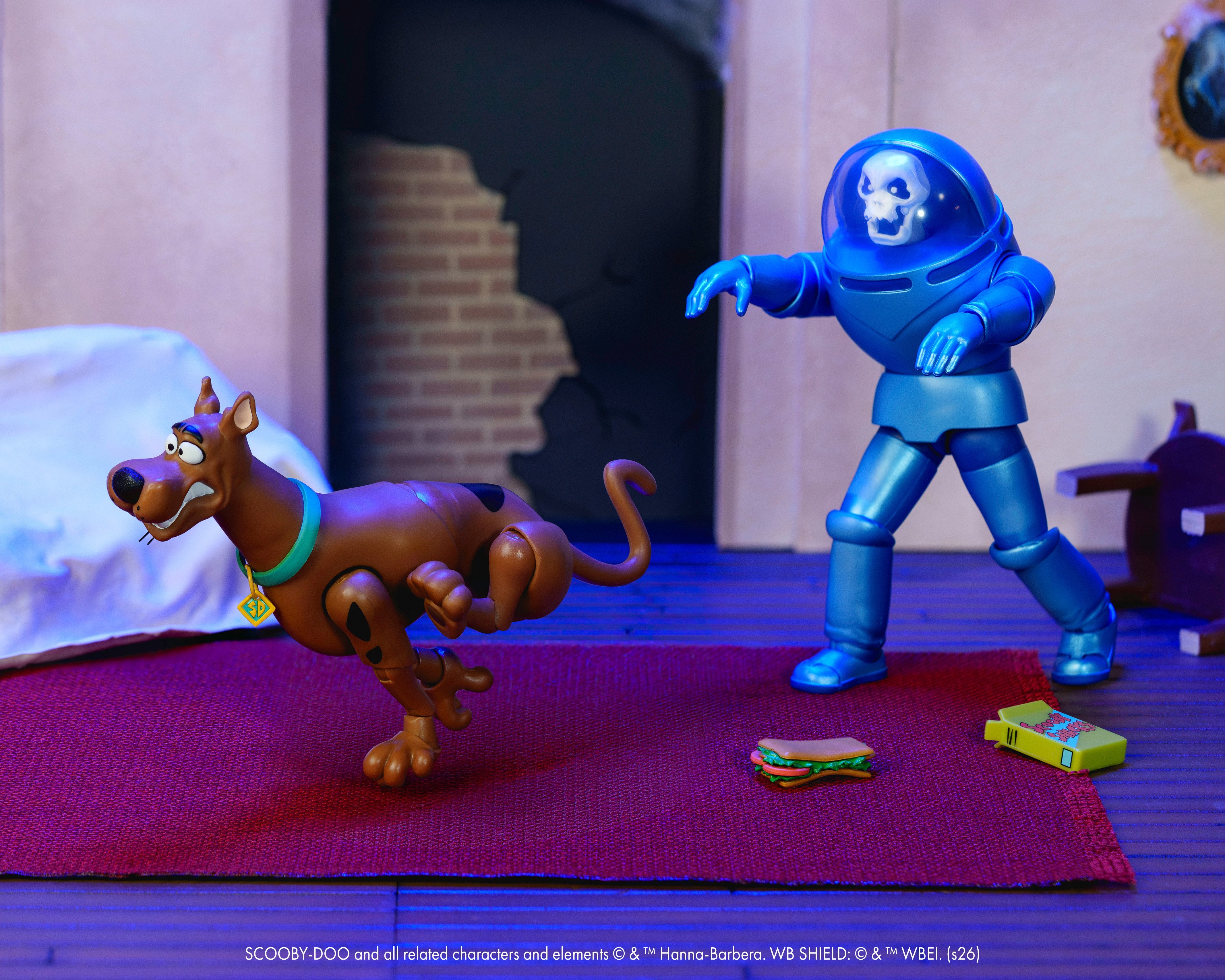Scooby-Doo Scooby-Doo 1/12 Scale Action Figure — Accessories Included with Sandwich and Scooby Snacks Box Displayed