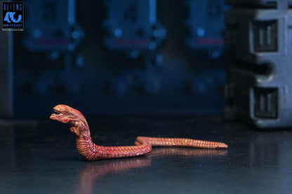 Aliens 40th Anniversary Ultimate Xenomorph Warrior — Chestburster Accessory Detail