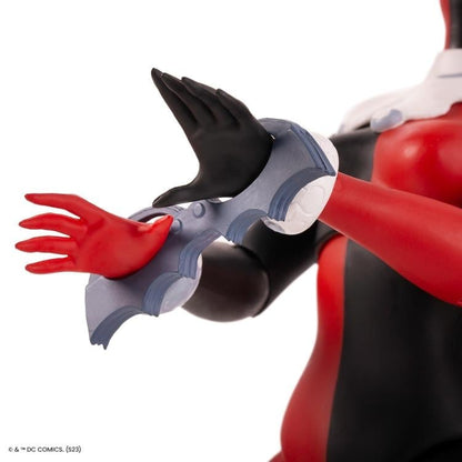 Harley Quinn Batman Animated Series 1/6 Scale Figure — Batcuffs Hand Swap Detail