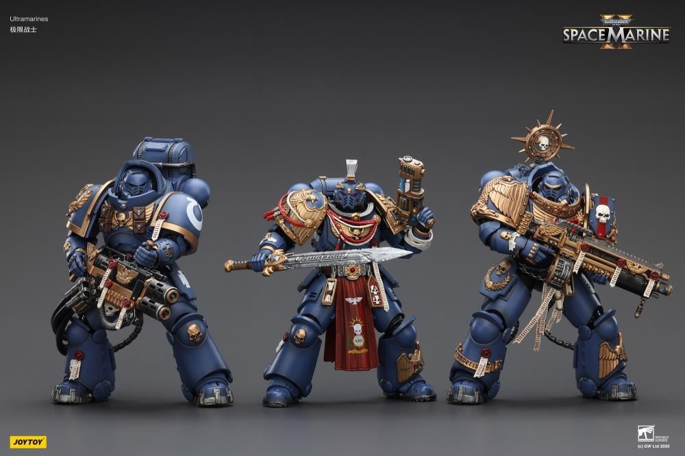 Ultramarines Heavy Artificer Armor Space Marine 2 JoyToy 1/18 — Three-Figure Lineup Alternate Front View with Wave Companions