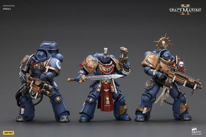 Ultramarines Heavy Artificer Armor Space Marine 2 JoyToy 1/18 — Three-Figure Lineup Alternate Front View with Wave Companions