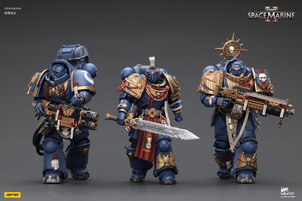Ultramarines Heavy Artificer Armor Space Marine 2 JoyToy 1/18 — Three-Figure Battle Scene with Cinematic Background