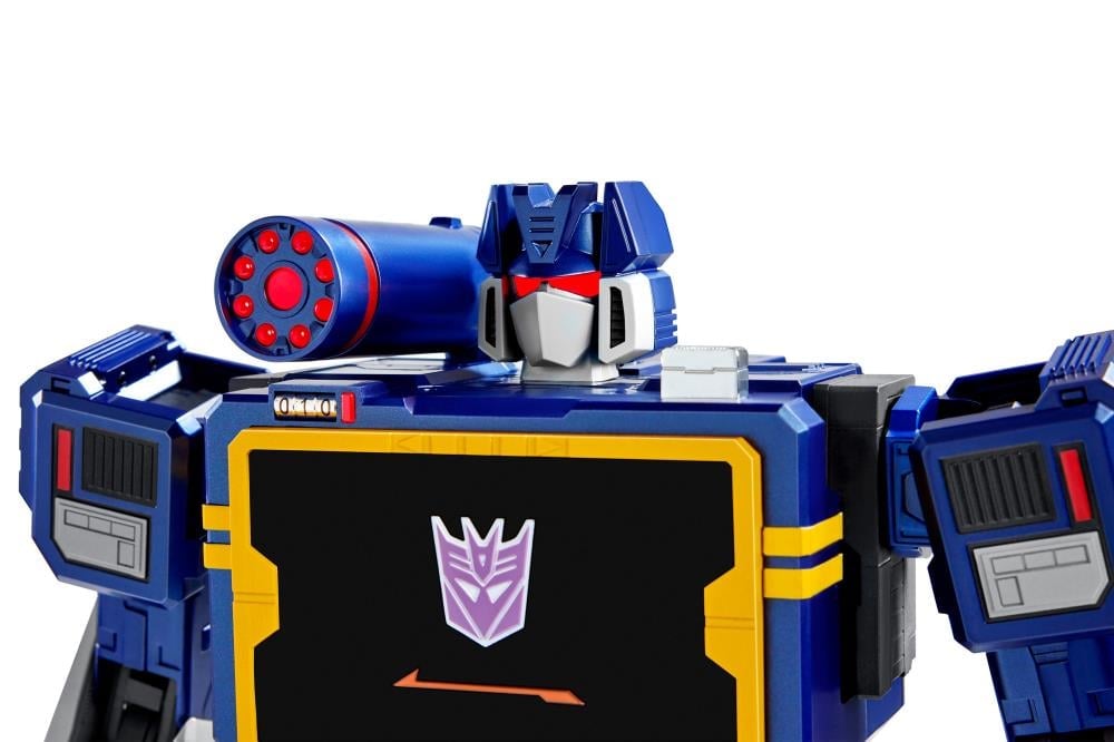 Soundwave Transformers Flagship Series — Head Spike and Shoulder Cannon Close-Up