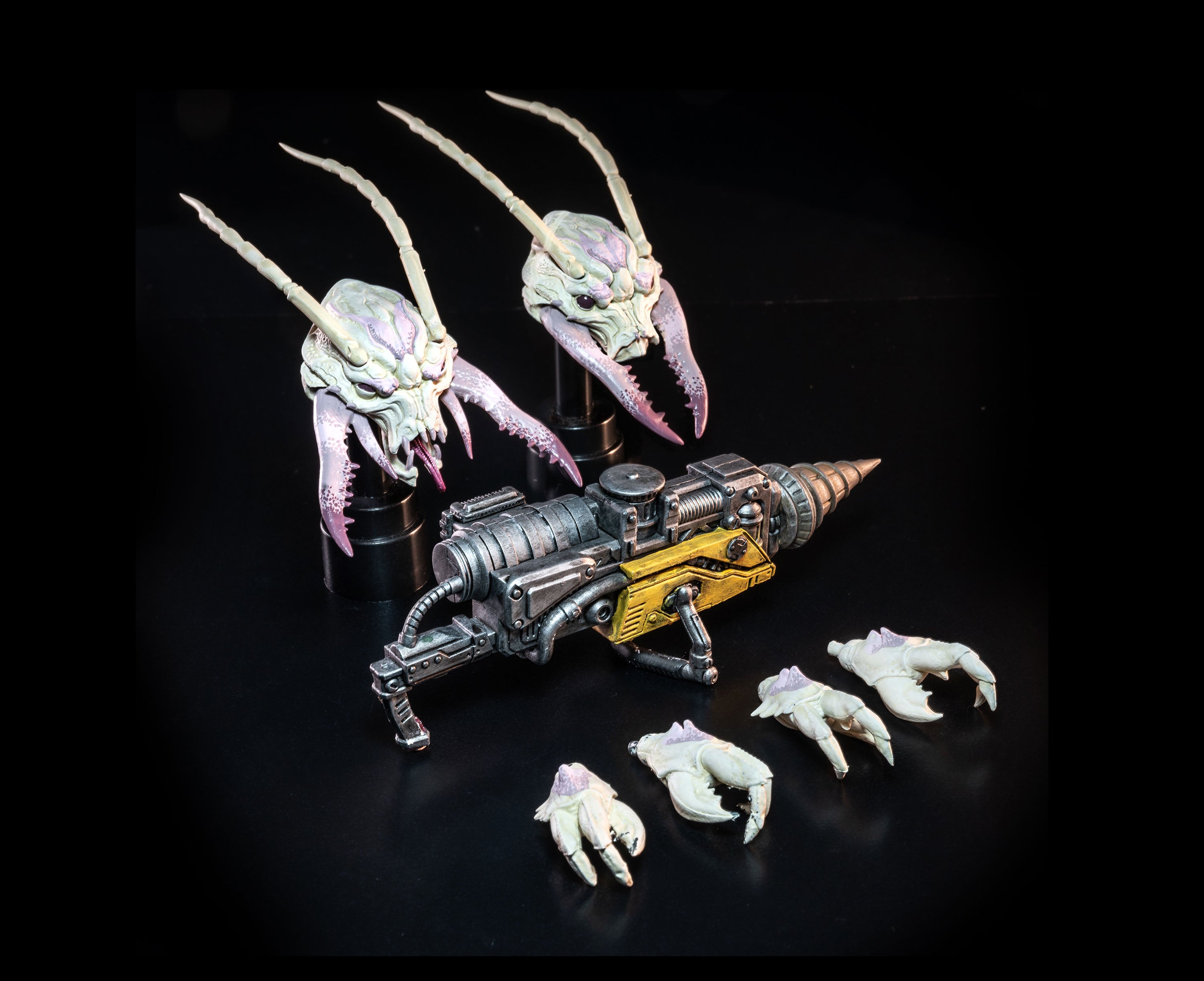 Cosmic Legions: Outpost Zaxxius - Sphexxian Mine Worker [Deluxe Figure]